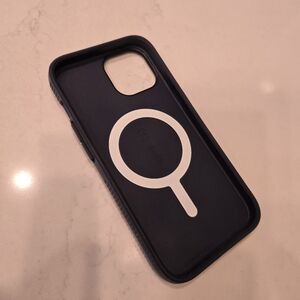 Speck CandyShell Grip MagSafe Case for iPhone 15